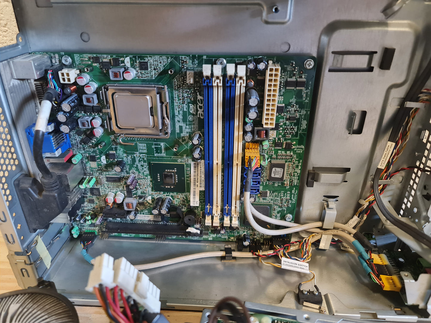 PC Fix | Gateway D110G | Windows 10 Pro | 4Go Ram | 240Go en SSD | Intel Celeron E4300 2.6Ghz