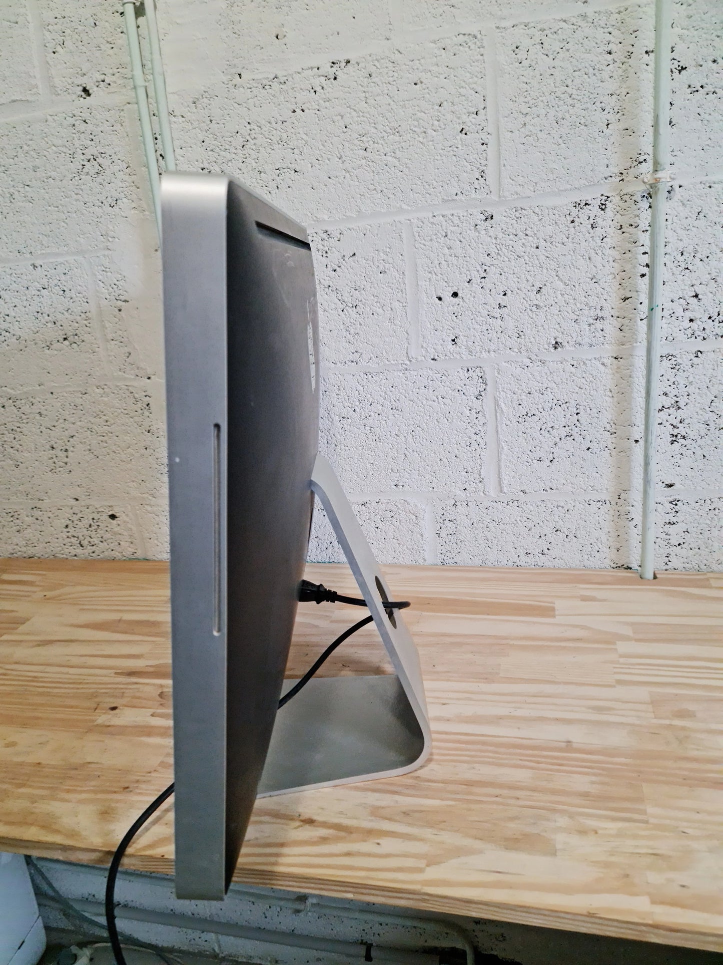 IMac 2009 | 24 pouces | Windows 10 Pro | Intel Core 2 Duo | 240Go SSD | 4Go RAM